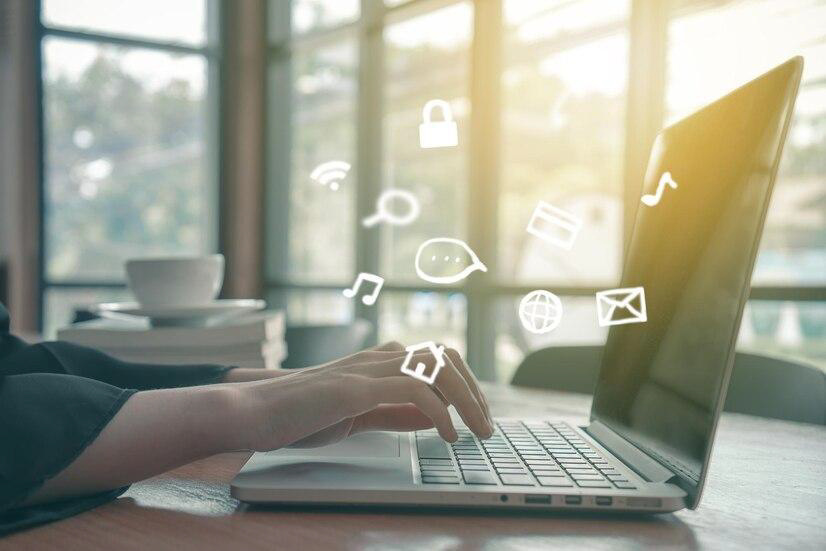 someone_typing_computer